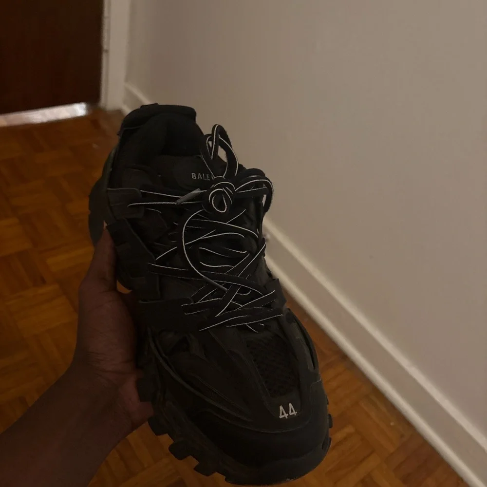 Balenciaga Black Athletic Shoes with Modern Design - Picture 1 of 2
